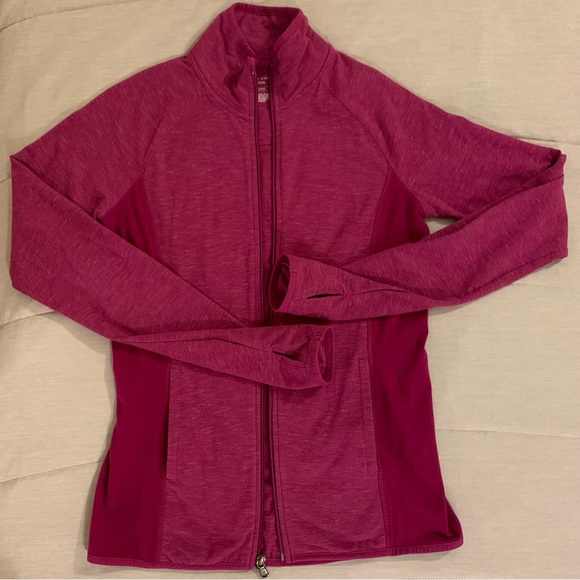tek gear Tops - Like new Tek Gear magenta zipup jacket w/thumb holes, size XS